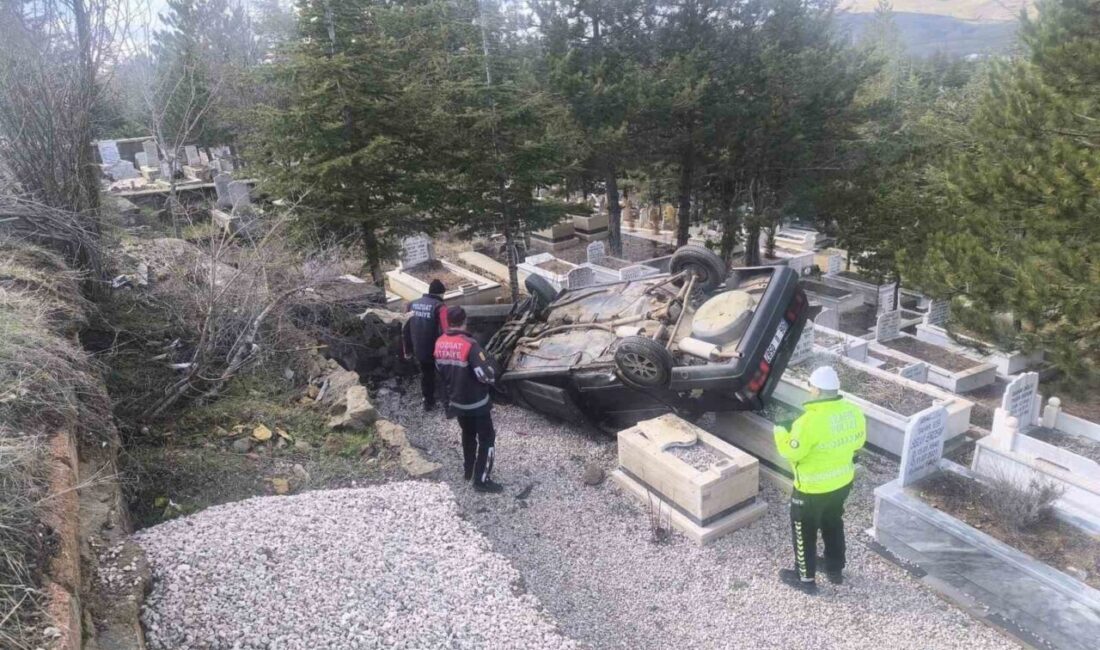 Yozgat’ta bir otomobilin mezarlığa uçtuğu kazada sürücü ve yolcu yaralandı.