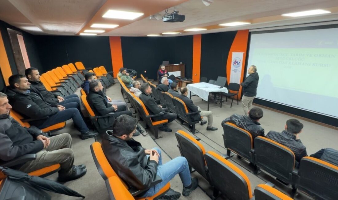 Hakkari’nin Yüksekova ilçesinde 98 yetiştiriciye sürü yönetimi konusunda eğitim verildi.