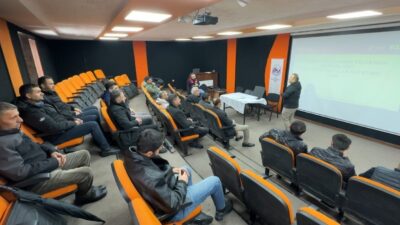 Hakkari’nin Yüksekova ilçesinde 98 yetiştiriciye sürü yönetimi konusunda eğitim verildi.