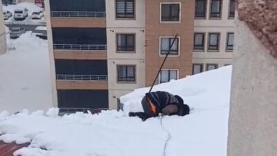 Hakkari’nin Yüksekova ilçesinde, son 10 yılın en yoğun kar yağışının