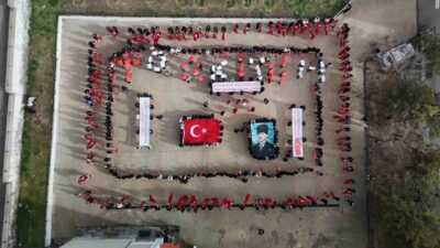 Yarıyıl tatili sonrası ders başı yapan öğrenciler, BandoESES eşliğinde 103