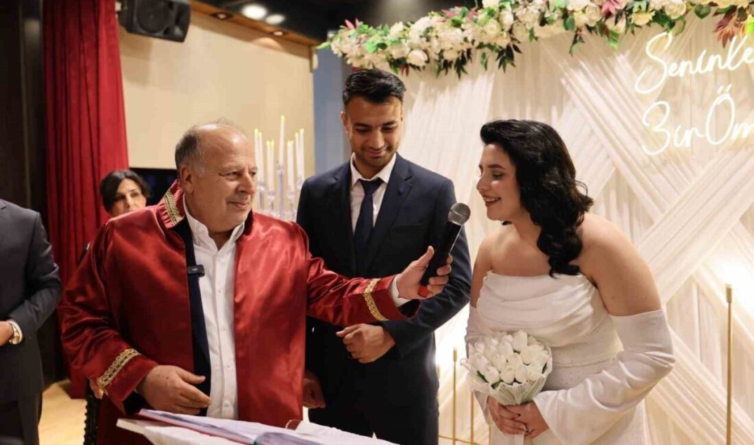 Yüreğir Belediyesi, 14 Şubat Sevgililer Günü dolayısıyla düzenlediği toplu nikah