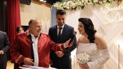 Yüreğir Belediyesi, 14 Şubat Sevgililer Günü dolayısıyla düzenlediği toplu nikah