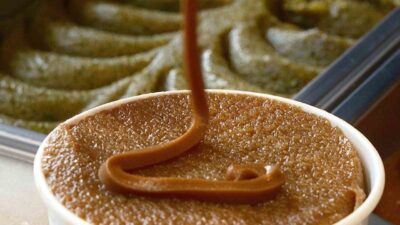 Bursa’nın İnegöl ilçesinde 125 yıllık tarihe sahip bir helvacının 4’üncü