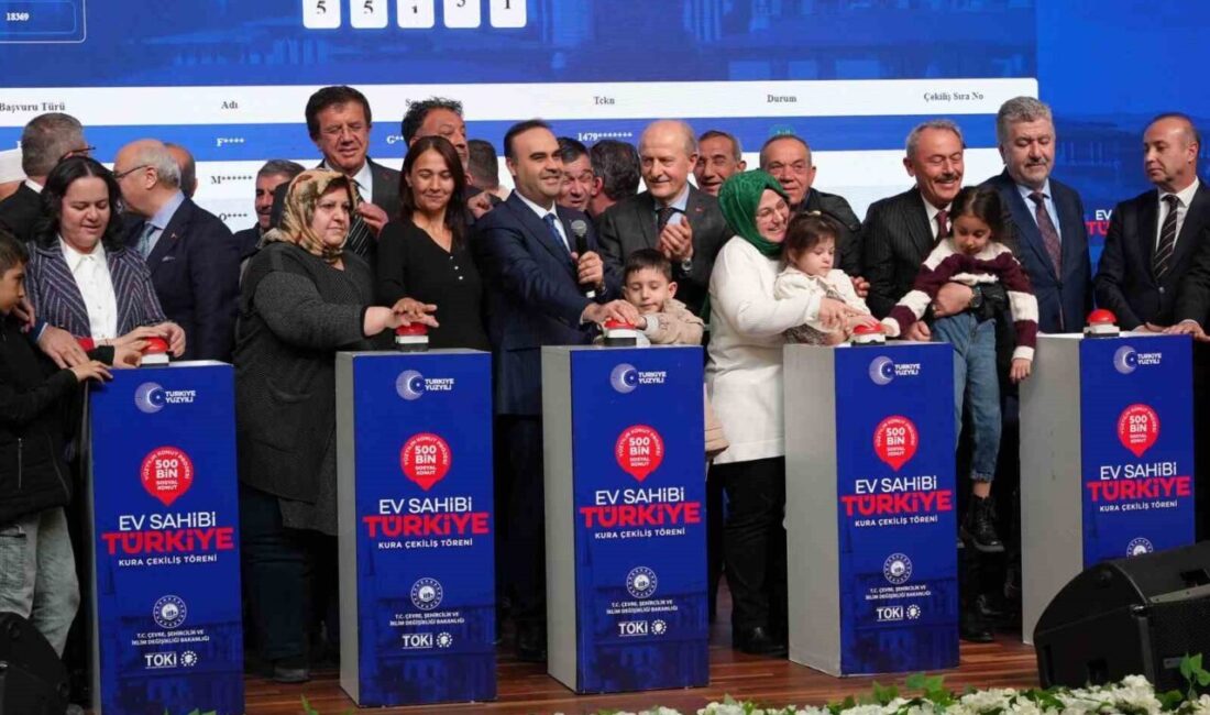 Yüzyılın Konut Projesi Denizli Kura Çekimi Töreni’ne katılan Sanayi ve