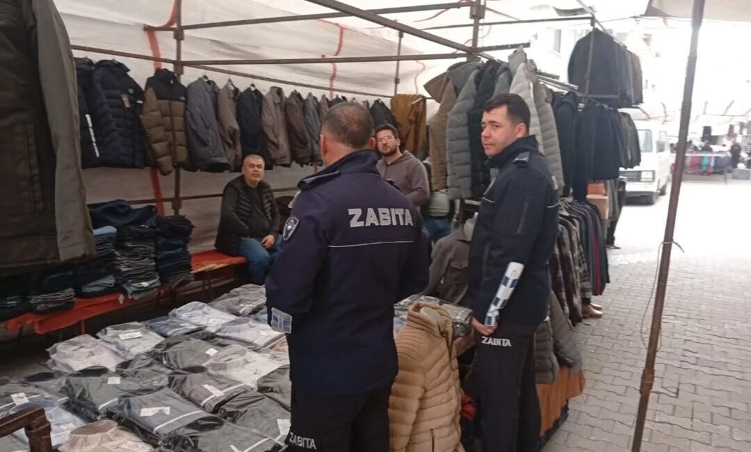 Germencik Belediyesi Zabıta Müdürlüğü ekipleri, beklenen sağanak yağış öncesinde ilçede