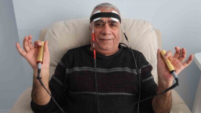 Elazığ’da yaşayan 63 yaşındaki emekli gazeteci, sigara bırakma merkezinden aldığı