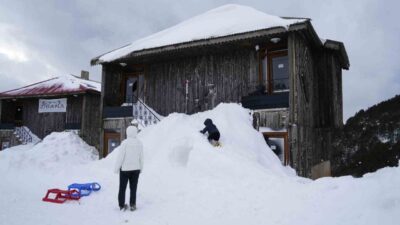 Doğu Karadeniz’in önemli kış turizm merkezlerinden Zigana Dağı’ndaki Gümüşkayak Kayak
