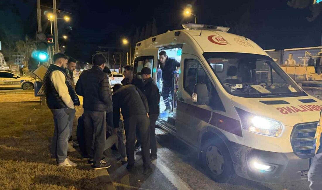 Adıyaman’da, hafif ticari araç, otomobil ve motosikletin çarpışması sonucu meydana