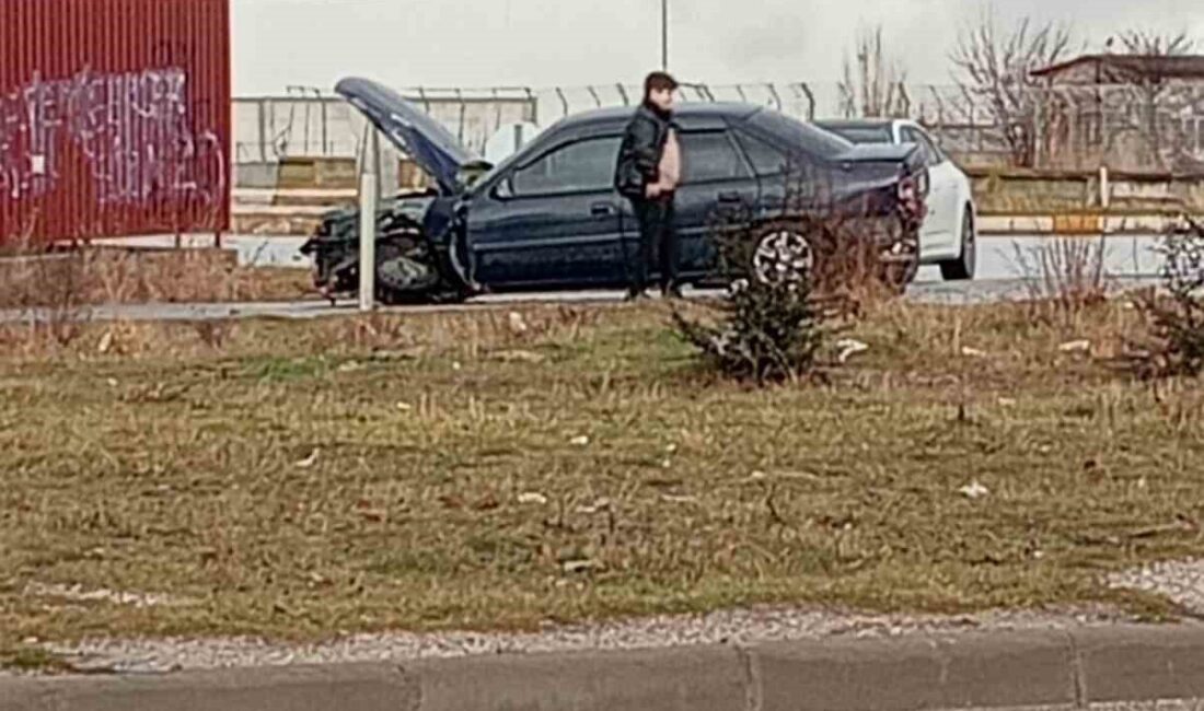 Afyonkarahisar’da 4 otomobilin çarpışması sonucu meydana gelen zincirleme trafik kazasında