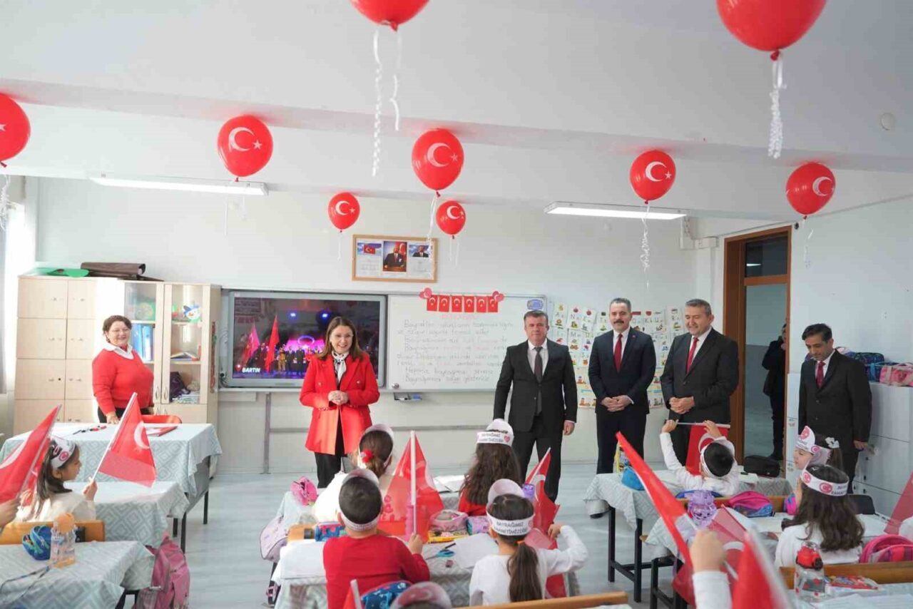 Zonguldak’ta 2025-2026 eğitim öğretim yılının ikinci yarısı, “Bayrak Sevgisi” temasıyla