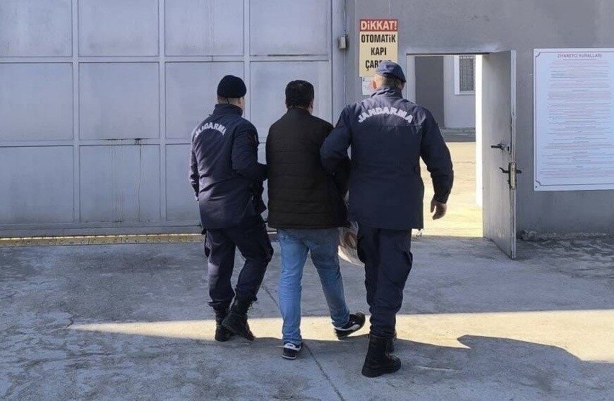 Samsun’da haklarında kesinleşmiş hapis cezası bulunan iki hükümlü, jandarma operasyonuyla