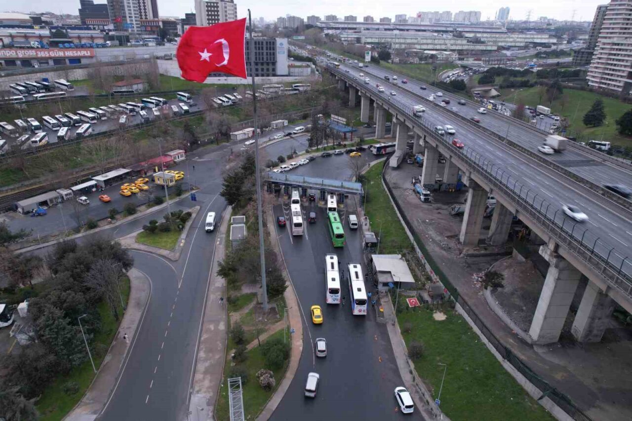 Bayrampaşa’da 15 Temmuz Demokrasi Otogarı’nda arefe gününde yaşanan hareketlilik havadan
