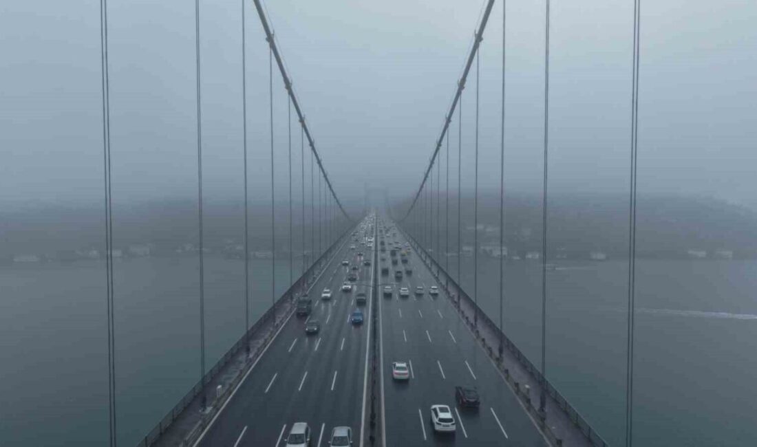 Sabah saatlerinden itibaren etkisini sürdüren sis, 15 Temmuz Şehitler Köprüsü’nde