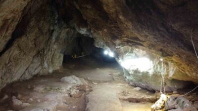 Bilecik’te yer alan Gedikkaya Mağarası’nda, Epipaleolitik döneme tarihlenen bir adak