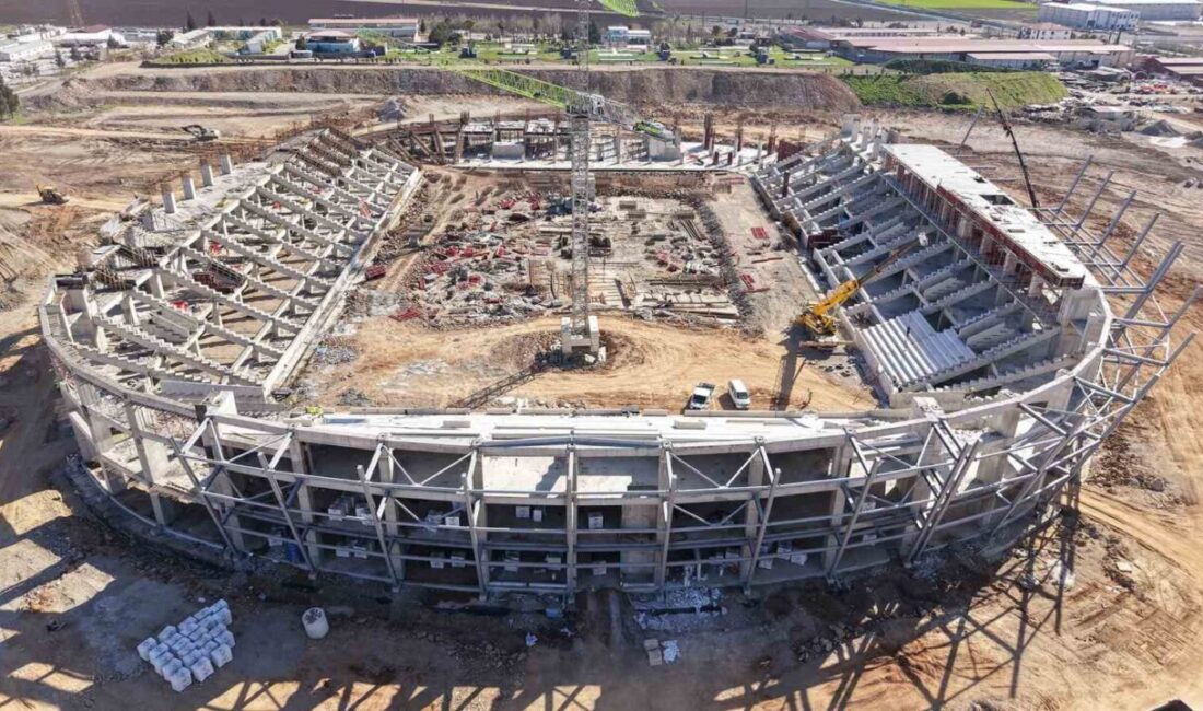 Kahramanmaraş’ta 17 bin 500 seyirci kapasitesine sahip şehrin yeni stadyumunun