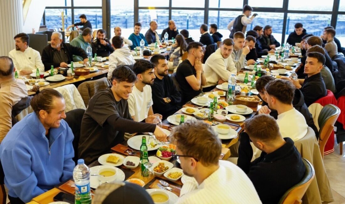 24Erzincanspor yönetimi, teknik heyeti, futbolcuları ve kulüp personeli düzenlenen iftar