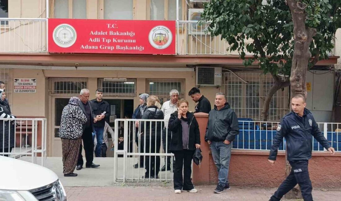 Adana’da 3 çocuk annesi kadın tartıştığı kocası tarafından boğularak öldürüldü.