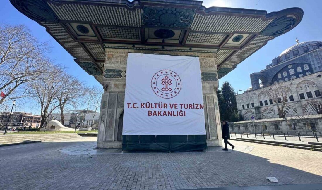 İstanbul’un önemli tarihi eserlerinden biri olan Tophane Çeşmesi’nde ısınmak amacıyla