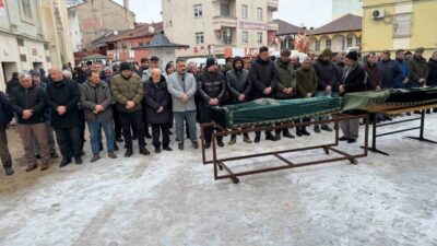 Giresun’un Alucra ilçesinde 50 yıllık evli olan İsmet (75) ve