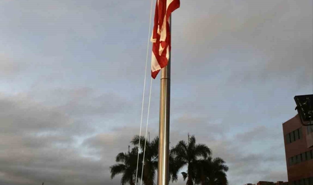 ABD bayrağı, 7 yıl aradan sonra Venezuela’nın başkenti Karakas’ta bulunan