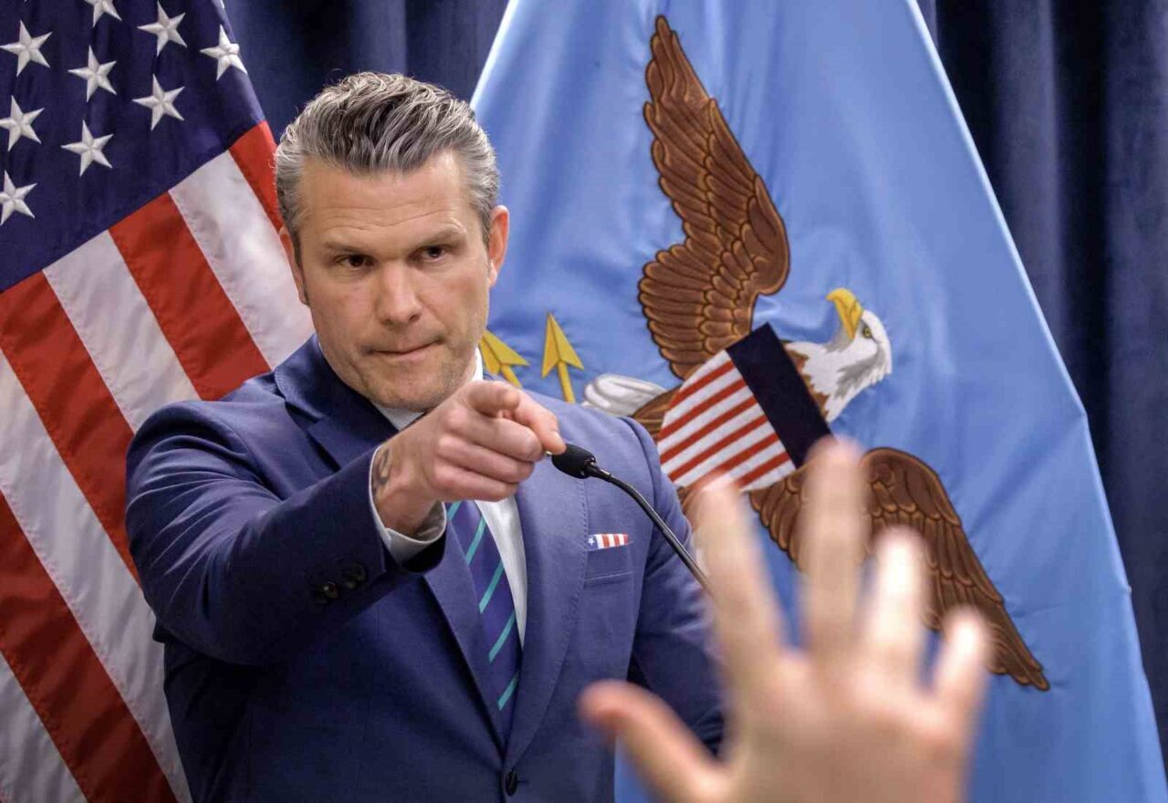 ABD Savunma Bakanı Pete Hegseth, Pentagon’un İran savaşı için 200