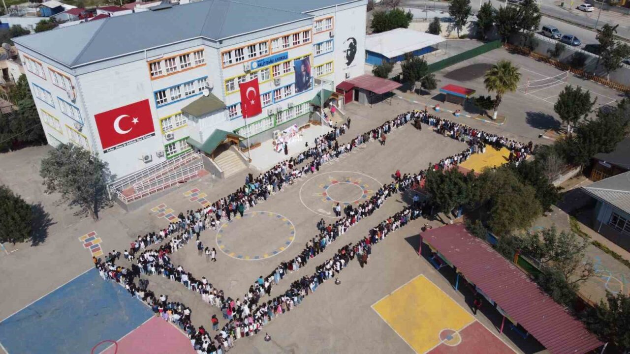ADANA (İHA) – Adana’da bin 100 öğrenci ara tatil öncesi