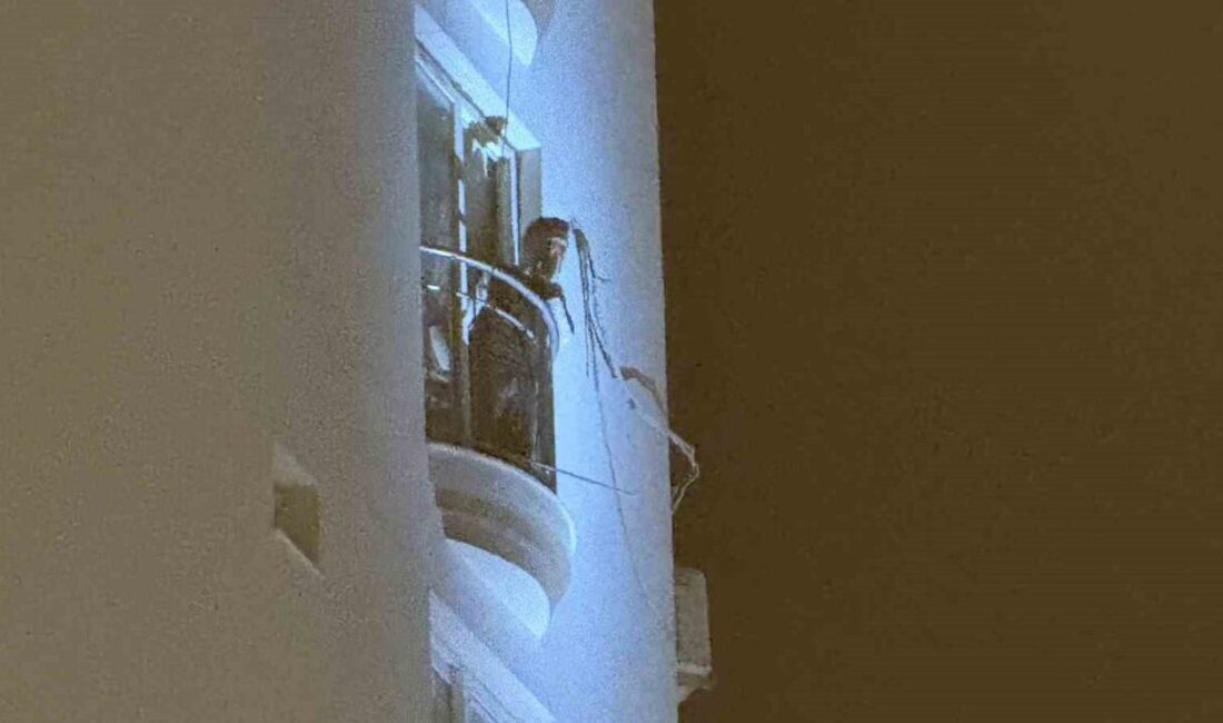 Adana’da bir genç, eline aldığı kolonya şişesiyle “Kendimi ve evi