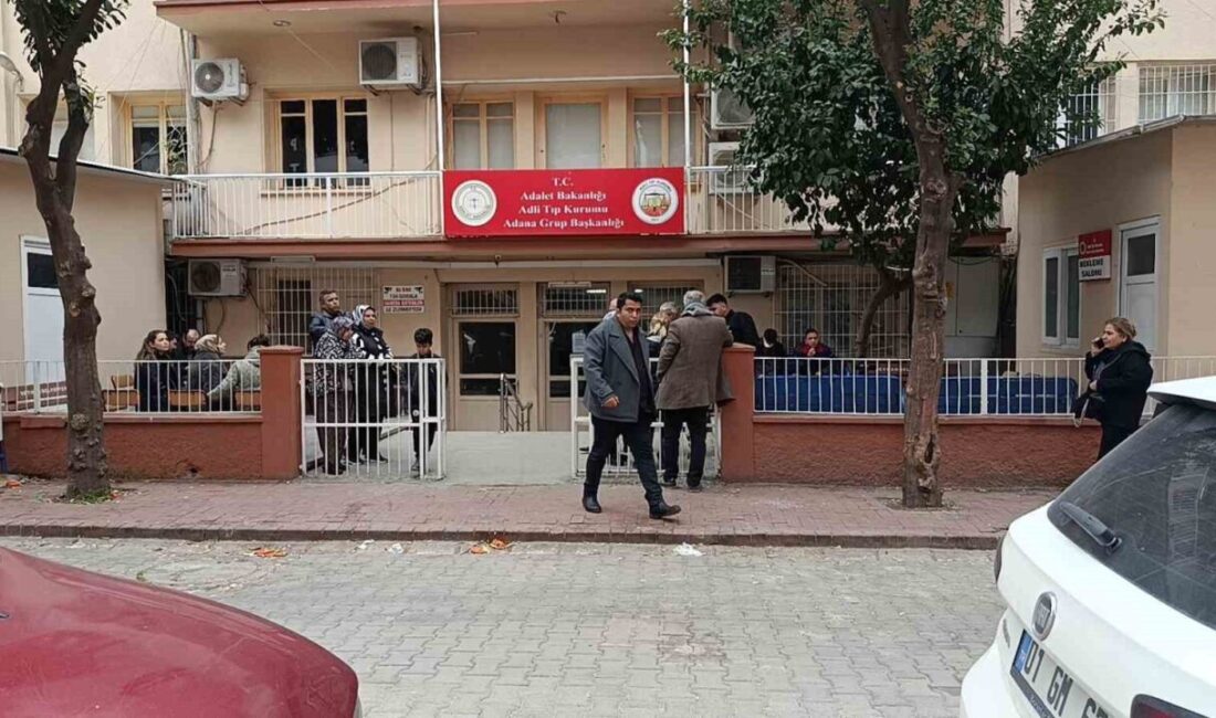 Adana’da kendilerinden para isteyen grubun bıçaklı saldırısına uğrayan 17 yaşındaki