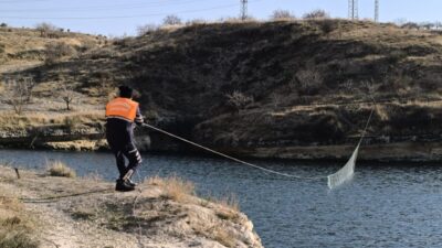 Gaziantep’in Yavuzeli ilçesinde ağ ile avlanma yasağına uymayan şahıs, jandarma