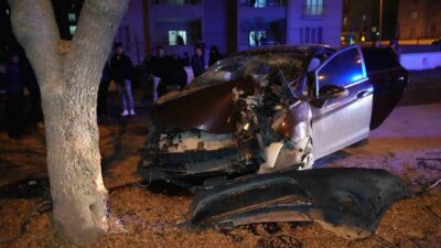 Kırıkkale’de kontrolden çıkan otomobilin ağaca çarpması sonucu meydana gelen kazada