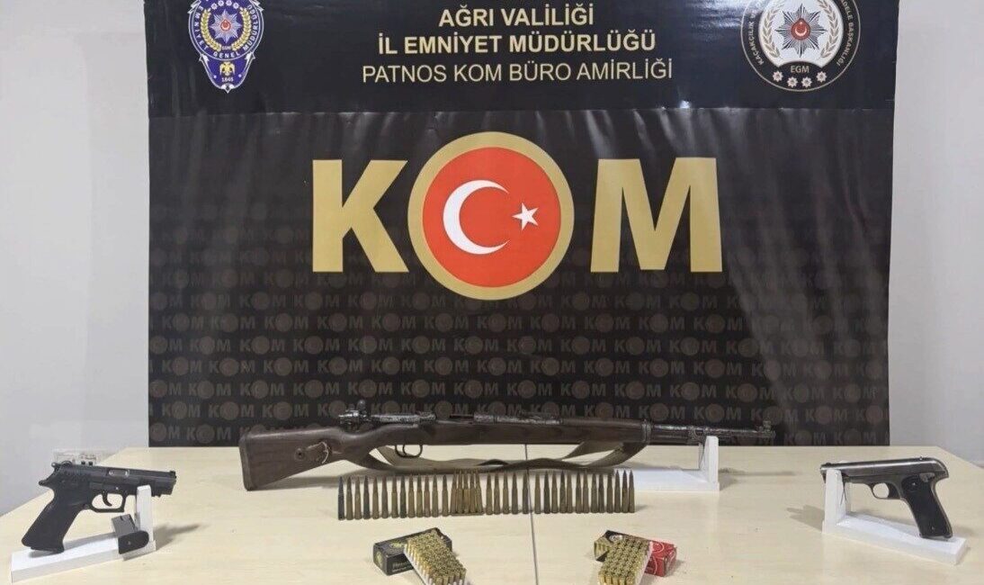 Ağrı’da polis ekiplerince gerçekleştirilen çalışmalarda binlerce paket kaçak sigara ile