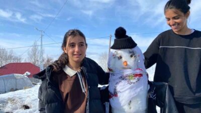 Ağrı’nın Patnos ilçesinde aylardır etkisini sürdüren kar örtüsü, hava sıcaklıklarının