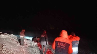 Ağrı’da etkili olan kar yağışı ve tipi nedeniyle Taşlıçay-Diyadin Karayolu