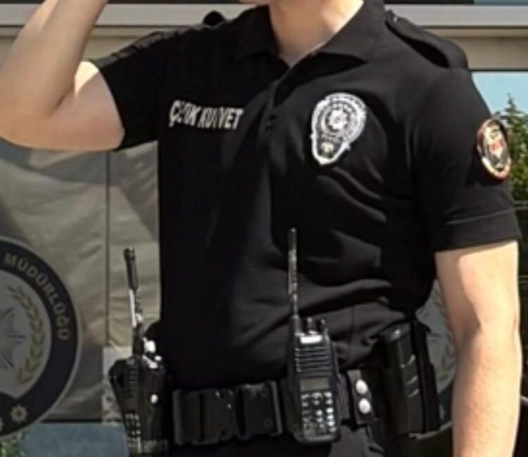 Bayram izni için Isparta’ya gelen polis memuru iki kardeş arasında