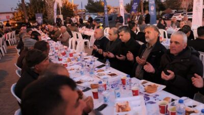 Mersin’in Akdeniz ilçesinde Ramazan ayının manevi atmosferi düzenlenen iftar programında