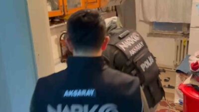 Aksaray’da 6 ayrı adrese eş zamanlı operasyon düzenleyen narkotik polisi,