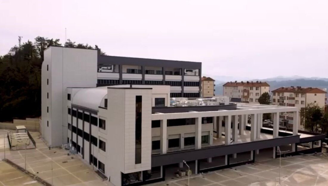 Zonguldak’ın Alaplı ilçesinde yapımı tamamlanan 50 yataklı Alaplı Devlet Hastanesi,