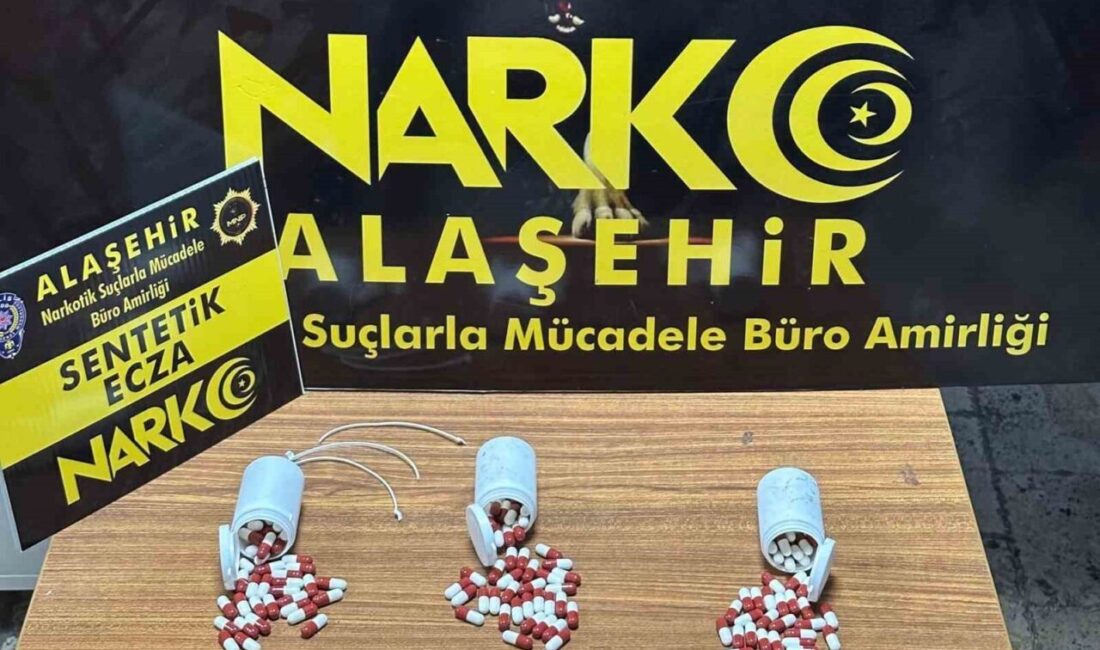 Manisa’nın Alaşehir ilçesinde polis ekiplerinin şüphe üzerine durdurmak istediği bir