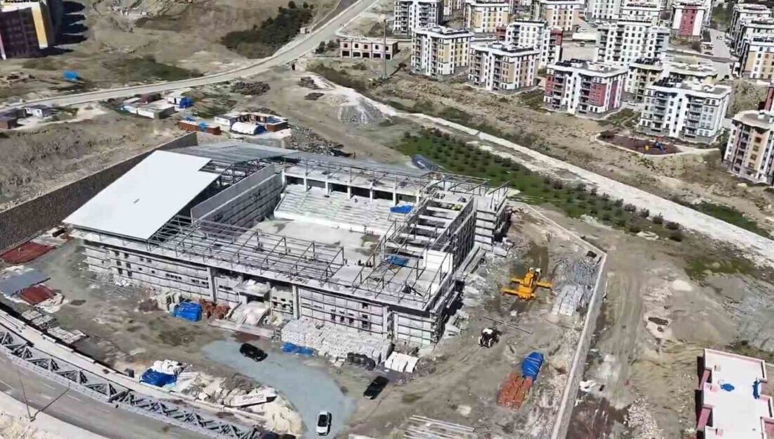Hatay’ın Antakya ilçesi Alazı Mahallesi’ne inşa edilen 1500 kişilik spor