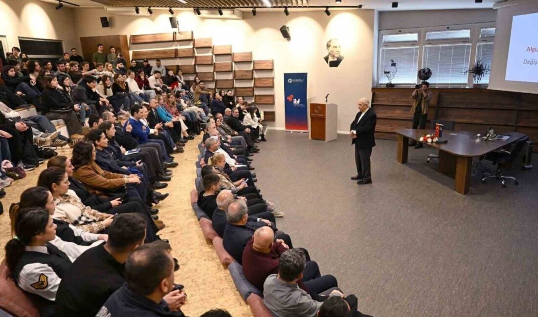 Anadolu Üniversitesi’nde düzenlenen “İletişim Buluşmaları”na konuk olan Ali Saydam, öğrencilere