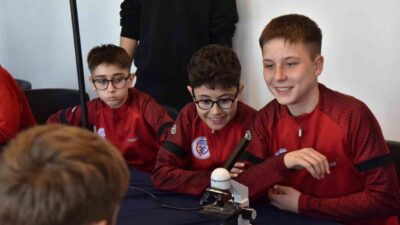 8-14 Mart Bilim ve Teknoloji Haftası kapsamında Altıeylül Belediyespor sporcuları,