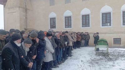 Halk arasında “Alvar imamı” ve “Efe Hazretleri” unvanıyla tanınan Alvarlı