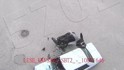 Amasya’da motosiklet ile otomobil kavşakta çarpıştı. Kask takmadığı görülen motosikletlinin