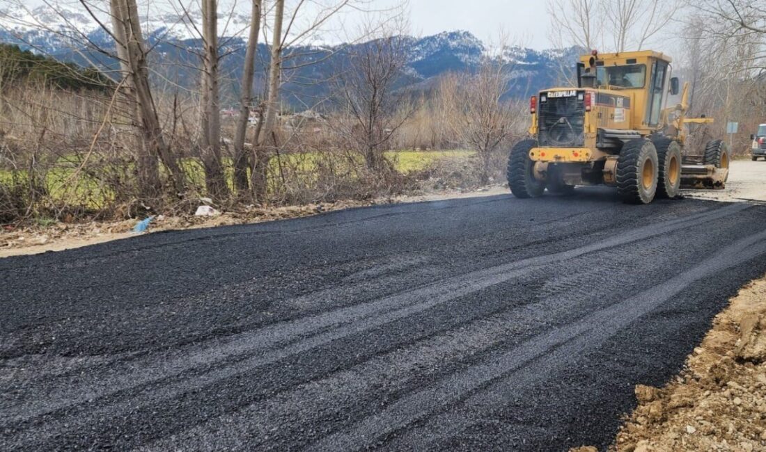 Kahramanmaraş Büyükşehir Belediyesi, Andırın’da 30 kilometrelik Altınboğa-Akifiye-Çokak-Rıfatiye-Cambaz-Karapınar Grup Yolu’nda yoğun