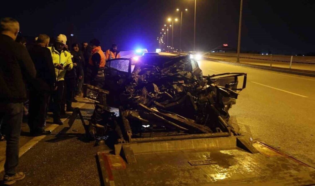 Ankara’da tıra arkadan çarpan otomobilin sürücüsü ağır yaralandı. Kaza, akşam