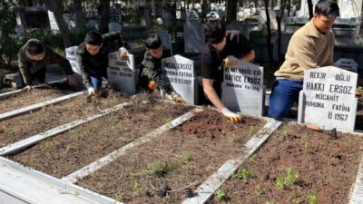 Adana’da anneannelerinin ölümünün ardından onun ’Mezarımı temiz bırakın’ öğüdüyle mezarını