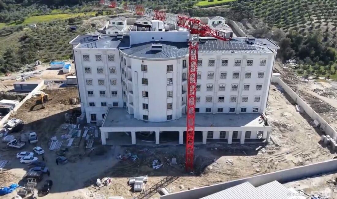 Hatay Valisi Mustafa Masatlı, yapımında sona yaklaşılan Antakya Öğretmenevi ve