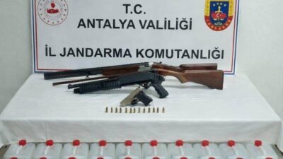 Antalya’nın Döşemealtı ilçesinde jandarma ekipleri tarafından bir iş yerinde yapılan