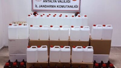 Antalya’nın Konyaaltı ilçesinde jandarma ekiplerince düzenlenen operasyonda 500 litre kaçak/sahte